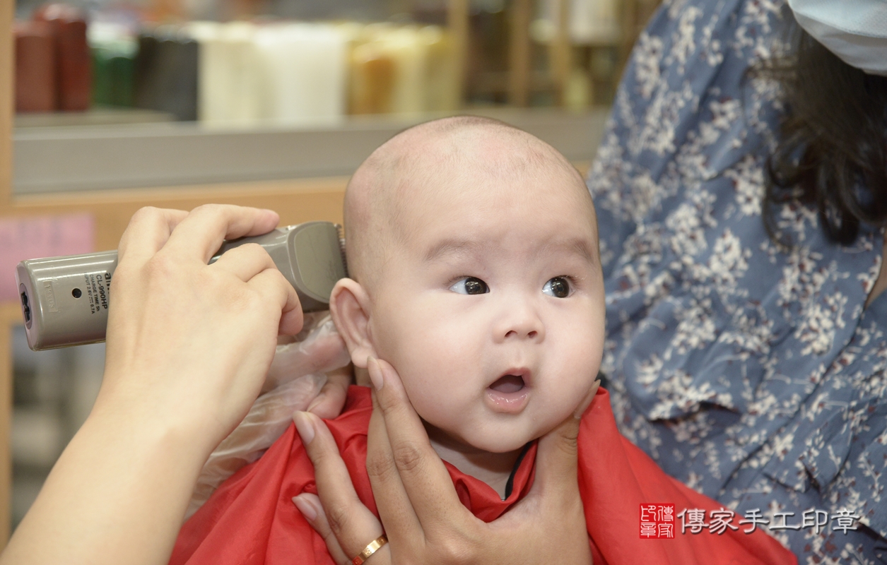 剃胎毛、滿月剃頭、嬰兒剃頭、嬰兒理髮、嬰兒剃髮、嬰兒剃胎毛、嬰兒滿月剃頭、朱寶寶剃頭、剃胎毛儀式、剃胎毛吉祥話、滿月剃頭儀式、滿月剃頭吉祥話、朱寶寶剃胎毛、朱寶寶滿月剃頭理髮、 新北市永和區剃胎毛、新北市永和區滿月剃頭、新北市永和區嬰兒剃頭剃胎毛、新北市永和區嬰兒理髮、新北市嬰兒剃髮、 朱寶寶(新北市永和區嬰兒朱寶寶滿月剃頭理髮、嬰兒剃胎毛儀式吉祥話)。中國風會場，爸媽寶貝穿「日中韓」古裝禮服。專業拍照、DVD光碟、證書。★購買「臍帶章、肚臍章、胎毛筆刷印章」贈送：剃頭、收涎、抓周，三選一。2021.10.03照片42