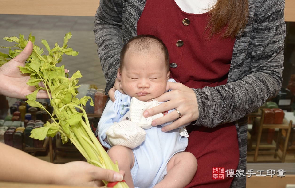 剃胎毛、滿月剃頭、嬰兒剃頭、嬰兒理髮、嬰兒剃髮、嬰兒剃胎毛、嬰兒滿月剃頭、蔡寶寶剃頭、剃胎毛儀式、剃胎毛吉祥話、滿月剃頭儀式、滿月剃頭吉祥話、蔡寶寶剃胎毛、蔡寶寶滿月剃頭理髮、 新北市永和區剃胎毛、新北市永和區滿月剃頭、新北市永和區嬰兒剃頭剃胎毛、新北市永和區嬰兒理髮、新北市嬰兒剃髮、 蔡寶寶(新北市永和區嬰兒蔡寶寶滿月剃頭理髮、嬰兒剃胎毛儀式吉祥話)。中國風會場，爸媽寶貝穿「日中韓」古裝禮服。專業拍照、DVD光碟、證書。★購買「臍帶章、肚臍章、胎毛筆刷印章」贈送：剃頭、收涎、抓周，三選一。2021.10.03照片20