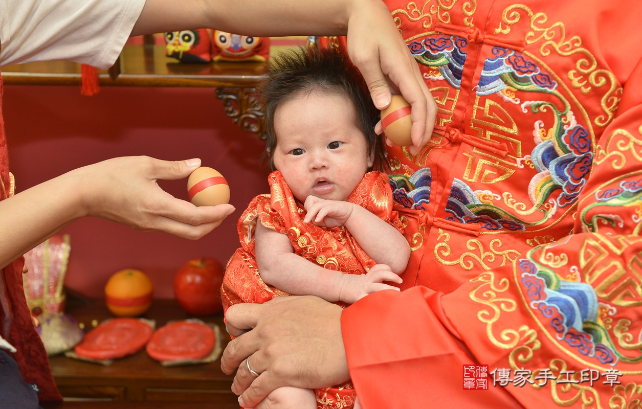 剃胎毛、滿月剃頭、嬰兒剃頭、嬰兒理髮、嬰兒剃髮、嬰兒剃胎毛、嬰兒滿月剃頭、黃寶寶剃頭、剃胎毛儀式、剃胎毛吉祥話、滿月剃頭儀式、滿月剃頭吉祥話、黃寶寶剃胎毛、黃寶寶滿月剃頭理髮、 新北市永和區剃胎毛、新北市永和區滿月剃頭、新北市永和區嬰兒剃頭剃胎毛、新北市永和區嬰兒理髮、新北市嬰兒剃髮、 黃寶寶(新北市永和區嬰兒黃寶寶滿月剃頭理髮、嬰兒剃胎毛儀式吉祥話)。中國風會場，爸媽寶貝穿「日中韓」古裝禮服。專業拍照、DVD光碟、證書。★購買「臍帶章、肚臍章、胎毛筆刷印章」贈送：剃頭、收涎、抓周，三選一。2021.10.29照片5