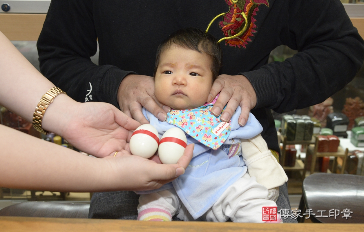 剃胎毛、滿月剃頭、嬰兒剃頭、嬰兒理髮、嬰兒剃髮、嬰兒剃胎毛、嬰兒滿月剃頭、謝寶寶剃頭、剃胎毛儀式、剃胎毛吉祥話、滿月剃頭儀式、滿月剃頭吉祥話、謝寶寶剃胎毛、謝寶寶滿月剃頭理髮、 新北市永和區剃胎毛、新北市永和區滿月剃頭、新北市永和區嬰兒剃頭剃胎毛、新北市永和區嬰兒理髮、新北市嬰兒剃髮、 謝寶寶(新北市永和區嬰兒謝寶寶滿月剃頭理髮、嬰兒剃胎毛儀式吉祥話)。中國風會場，爸媽寶貝穿「日中韓」古裝禮服。專業拍照、DVD光碟、證書。★購買「臍帶章、肚臍章、胎毛筆刷印章」贈送：剃頭、收涎、抓周，三選一。2021.10.30照片8