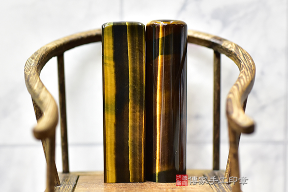 全手工噴砂印章：黃藍虎眼石臍帶章實際成品、印章作品分享、黃藍虎眼石印章材質介紹。（臍帶印章、肚臍章、肚臍印章，胎毛印章，一圓一方）傳家手工印章台北店。2022.2.7