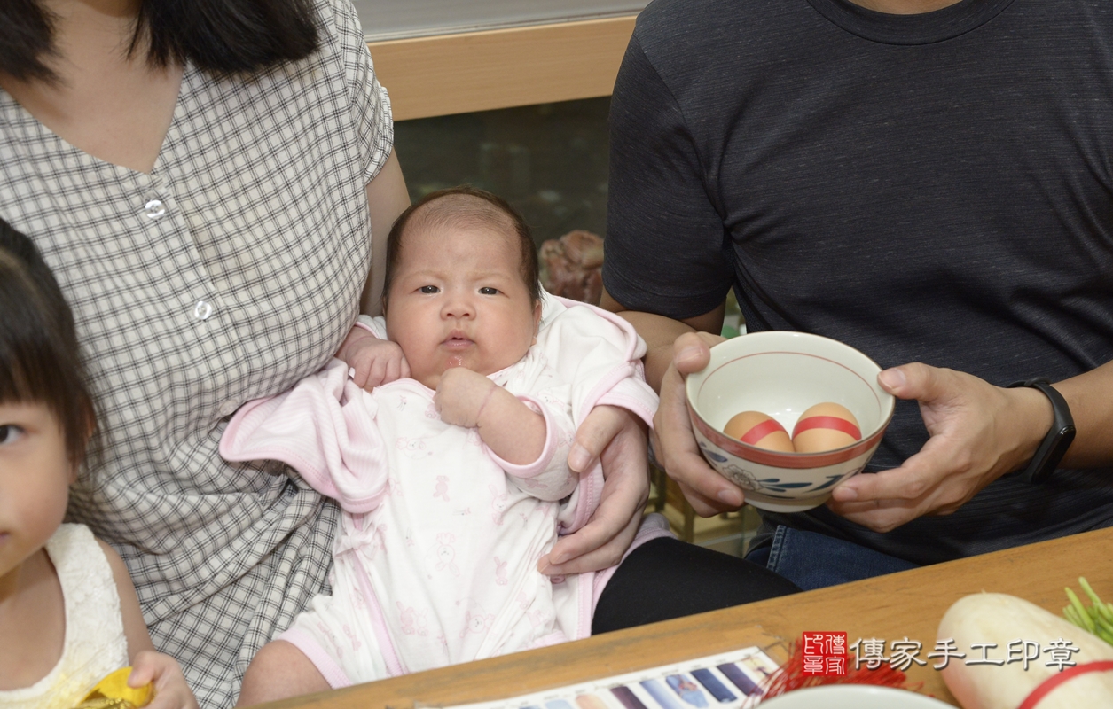 剃胎毛、滿月剃頭、嬰兒剃頭、嬰兒理髮、嬰兒剃髮、嬰兒剃胎毛、嬰兒滿月剃頭、林寶寶剃頭、剃胎毛儀式、剃胎毛吉祥話、滿月剃頭儀式、滿月剃頭吉祥話、林寶寶剃胎毛、林寶寶滿月剃頭理髮、 新北市永和區剃胎毛、新北市永和區滿月剃頭、新北市永和區嬰兒剃頭剃胎毛、新北市永和區嬰兒理髮、新北市嬰兒剃髮、 林寶寶(新北市永和區嬰兒林寶寶滿月剃頭理髮、嬰兒剃胎毛儀式吉祥話)。中國風會場，爸媽寶貝穿「日中韓」古裝禮服。專業拍照、DVD光碟、證書。★購買「臍帶章、肚臍章、胎毛筆刷印章」贈送：剃頭、收涎、抓周，三選一。2021.11.06照片5