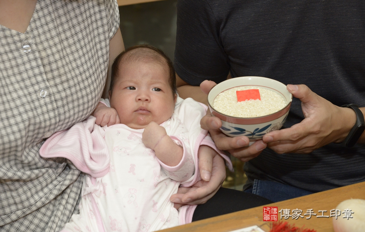 剃胎毛、滿月剃頭、嬰兒剃頭、嬰兒理髮、嬰兒剃髮、嬰兒剃胎毛、嬰兒滿月剃頭、林寶寶剃頭、剃胎毛儀式、剃胎毛吉祥話、滿月剃頭儀式、滿月剃頭吉祥話、林寶寶剃胎毛、林寶寶滿月剃頭理髮、 新北市永和區剃胎毛、新北市永和區滿月剃頭、新北市永和區嬰兒剃頭剃胎毛、新北市永和區嬰兒理髮、新北市嬰兒剃髮、 林寶寶(新北市永和區嬰兒林寶寶滿月剃頭理髮、嬰兒剃胎毛儀式吉祥話)。中國風會場，爸媽寶貝穿「日中韓」古裝禮服。專業拍照、DVD光碟、證書。★購買「臍帶章、肚臍章、胎毛筆刷印章」贈送：剃頭、收涎、抓周，三選一。2021.11.06照片11