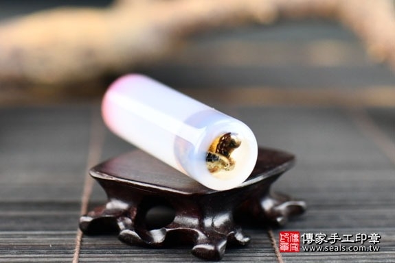 半手工噴砂印章：紫瑪瑙臍帶章實際成品、印章作品分享、紫瑪瑙印章材質介紹。（臍帶印章、肚臍章、肚臍印章，一圓一方）傳家手工印章高雄店。2022.02.21