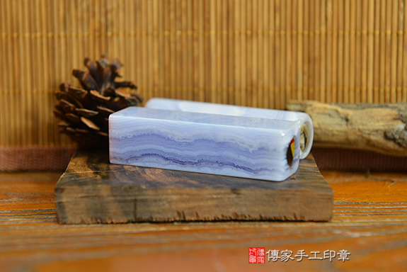 全手工噴砂印章：藍紋玉臍帶章實際成品、印章作品分享、藍紋玉印章材質介紹。（臍帶印章、肚臍章、肚臍印章，胎毛印章，一圓一方）傳家手工印章台中店。2022.2.23