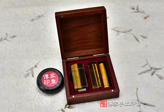 紅紫檀木原木盒 兩用盒(公司章一大兩小/個人章雙章)  2800元  (不含印章及印泥)