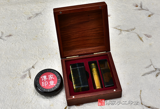 紅紫檀木原木盒 兩用盒(公司章一大兩小/個人章雙章)  2800元  (不含印章及印泥)