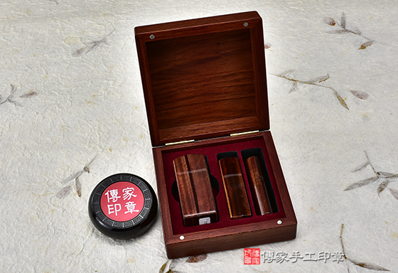 紅紫檀木原木盒 兩用盒(公司章一大兩小/個人章雙章)  2800元  (不含印章及印泥)