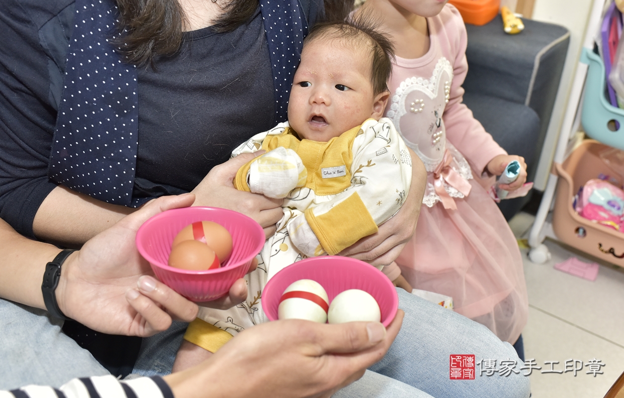 剃胎毛、滿月剃頭、嬰兒剃頭、嬰兒理髮、嬰兒剃髮、嬰兒剃胎毛、嬰兒滿月剃頭、郭寶寶剃頭、剃胎毛儀式、剃胎毛吉祥話、滿月剃頭儀式、滿月剃頭吉祥話、郭寶寶剃胎毛、郭寶寶滿月剃頭理髮、 新北市永和區剃胎毛、新北市永和區滿月剃頭、新北市永和區嬰兒剃頭剃胎毛、新北市永和區嬰兒理髮、新北市嬰兒剃髮、 郭寶寶(新北市永和區到府嬰兒郭寶寶滿月剃頭理髮、到府嬰兒剃胎毛儀式吉祥話)。到府剃頭剃胎毛主持、專業拍照、DVD光碟、證書。★購買「臍帶章、肚臍章、胎毛筆刷印章」贈送：剃頭、收涎、抓周，三選一。2022.01.15照片6