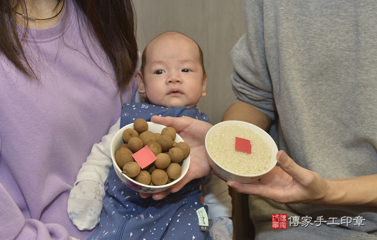 剃胎毛、滿月剃頭、嬰兒剃頭、嬰兒理髮、嬰兒剃髮、嬰兒剃胎毛、嬰兒滿月剃頭、韓寶寶剃頭、剃胎毛儀式、剃胎毛吉祥話、滿月剃頭儀式、滿月剃頭吉祥話、韓寶寶剃胎毛、韓寶寶滿月剃頭理髮、 新北市中和區剃胎毛、新北市中和區滿月剃頭、新北市中和區嬰兒剃頭剃胎毛、新北市中和區嬰兒理髮、新北市嬰兒剃髮、 韓寶寶(新北市中和區到府嬰兒韓寶寶滿月剃頭理髮、到府嬰兒剃胎毛儀式吉祥話)。到府剃頭剃胎毛主持、專業拍照、DVD光碟、證書。★購買「臍帶章、肚臍章、胎毛筆刷印章」贈送：剃頭、收涎、抓周，三選一。2022.01.15照片7