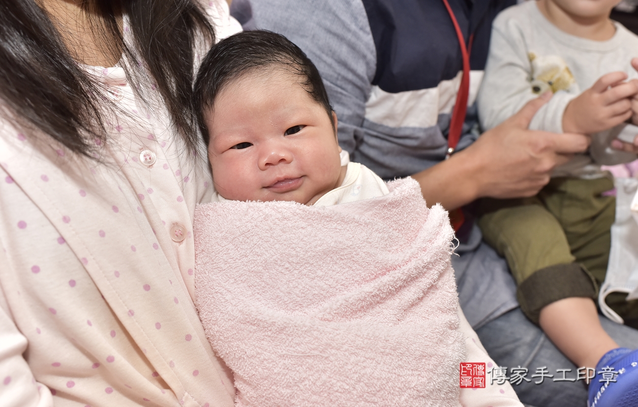 剃胎毛、滿月剃頭、嬰兒剃頭、嬰兒理髮、嬰兒剃髮、嬰兒剃胎毛、嬰兒滿月剃頭、陳寶寶剃頭、剃胎毛儀式、剃胎毛吉祥話、滿月剃頭儀式、滿月剃頭吉祥話、陳寶寶剃胎毛、陳寶寶滿月剃頭理髮、 台北市松山區剃胎毛、台北市松山區滿月剃頭、台北市松山區嬰兒剃頭剃胎毛、台北市松山區嬰兒理髮、台北市嬰兒剃髮、 陳寶寶(台北市松山區到府嬰兒陳寶寶滿月剃頭理髮、到府嬰兒剃胎毛儀式吉祥話)。到府剃頭剃胎毛主持、專業拍照、DVD光碟、證書。★購買「臍帶章、肚臍章、胎毛筆刷印章」贈送：剃頭、收涎、抓周，三選一。2022.01.20照片2