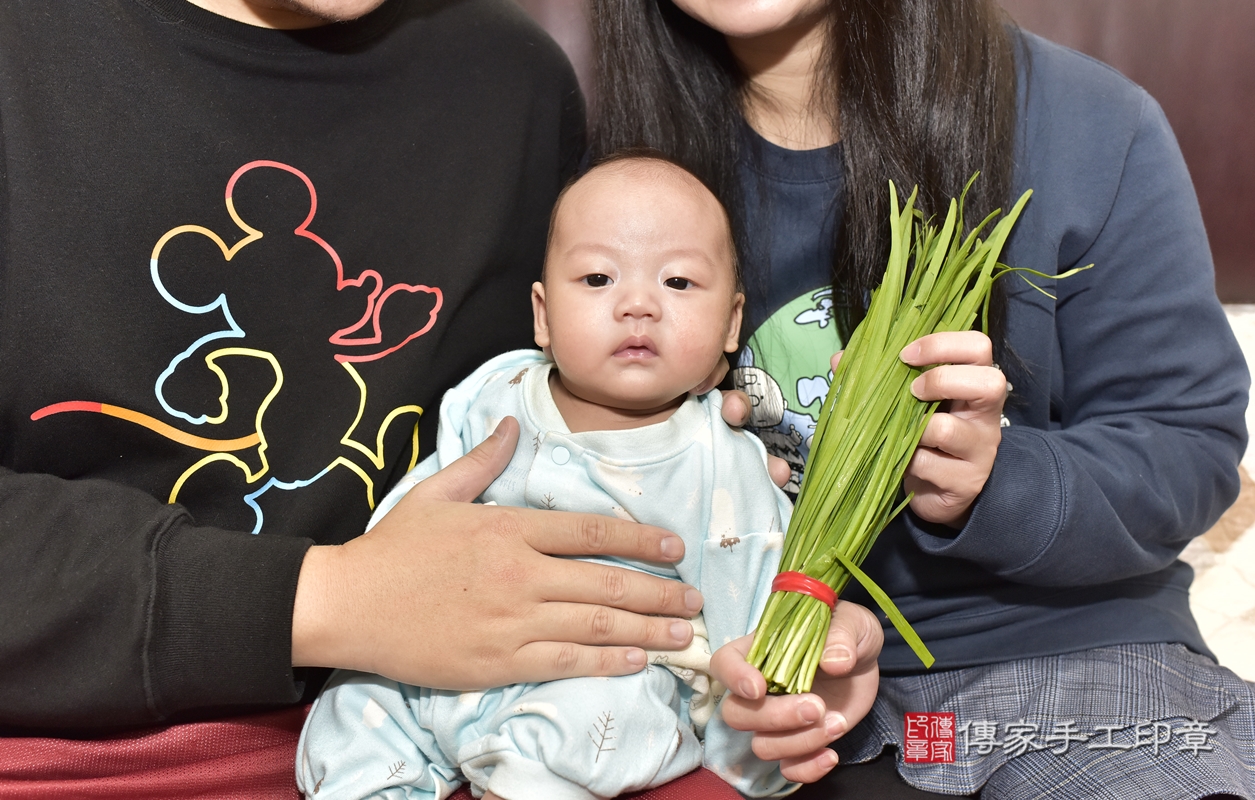 剃胎毛、滿月剃頭、嬰兒剃頭、嬰兒理髮、嬰兒剃髮、嬰兒剃胎毛、嬰兒滿月剃頭、白寶寶剃頭、剃胎毛儀式、剃胎毛吉祥話、滿月剃頭儀式、滿月剃頭吉祥話、白寶寶剃胎毛、白寶寶滿月剃頭理髮、 桃園縣桃園市剃胎毛、桃園縣桃園市滿月剃頭、桃園縣桃園市嬰兒剃頭剃胎毛、桃園縣桃園市嬰兒理髮、桃園縣嬰兒剃髮、 白寶寶(桃園縣桃園市到府嬰兒白寶寶滿月剃頭理髮、到府嬰兒剃胎毛儀式吉祥話)。到府剃頭剃胎毛主持、專業拍照、DVD光碟、證書。★購買「臍帶章、肚臍章、胎毛筆刷印章」贈送：剃頭、收涎、抓周，三選一。2022.01.23照片12