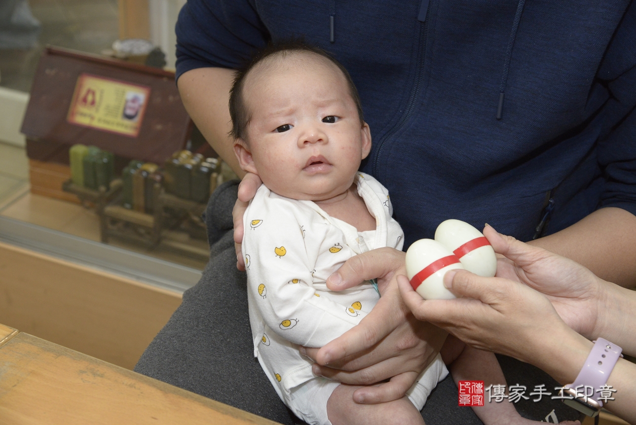 剃胎毛、滿月剃頭、嬰兒剃頭、嬰兒理髮、嬰兒剃髮、嬰兒剃胎毛、嬰兒滿月剃頭、張寶寶剃頭、剃胎毛儀式、剃胎毛吉祥話、滿月剃頭儀式、滿月剃頭吉祥話、張寶寶剃胎毛、張寶寶滿月剃頭理髮、 新北市永和區剃胎毛、新北市永和區滿月剃頭、新北市永和區嬰兒剃頭剃胎毛、新北市永和區嬰兒理髮、新北市嬰兒剃髮、 張寶寶(新北市永和區嬰兒張寶寶滿月剃頭理髮、嬰兒剃胎毛儀式吉祥話)。中國風會場，爸媽寶貝穿「日中韓」古裝禮服。專業拍照、DVD光碟、證書。★購買「臍帶章、肚臍章、胎毛筆刷印章」贈送：剃頭、收涎、抓周，三選一。2022.03.20照片6