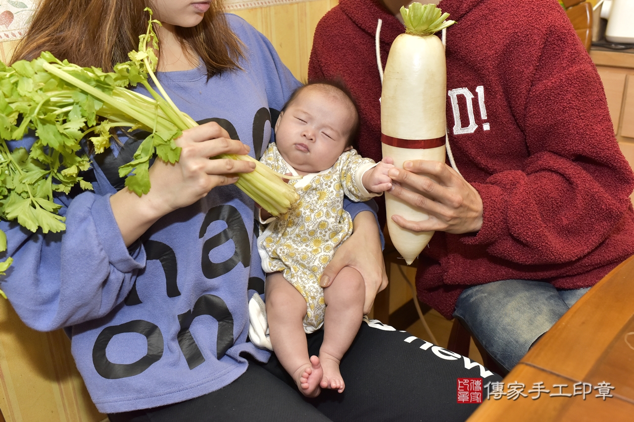 剃胎毛、滿月剃頭、嬰兒剃頭、嬰兒理髮、嬰兒剃髮、嬰兒剃胎毛、嬰兒滿月剃頭、林寶寶剃頭、剃胎毛儀式、剃胎毛吉祥話、滿月剃頭儀式、滿月剃頭吉祥話、林寶寶剃胎毛、林寶寶滿月剃頭理髮、 台北市文山區剃胎毛、台北市文山區滿月剃頭、台北市文山區嬰兒剃頭剃胎毛、台北市文山區嬰兒理髮、台北市嬰兒剃髮、 林寶寶(台北市文山區到府嬰兒林寶寶滿月剃頭理髮、到府嬰兒剃胎毛儀式吉祥話)。到府剃頭剃胎毛主持、專業拍照、DVD光碟、證書。★購買「臍帶章、肚臍章、胎毛筆刷印章」贈送：剃頭、收涎、抓周，三選一。2022.03.24照片14