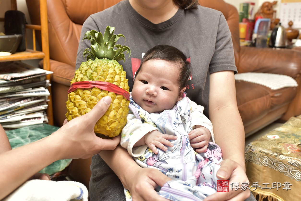 剃胎毛、滿月剃頭、嬰兒剃頭、嬰兒理髮、嬰兒剃髮、嬰兒剃胎毛、嬰兒滿月剃頭、温寶寶剃頭、剃胎毛儀式、剃胎毛吉祥話、滿月剃頭儀式、滿月剃頭吉祥話、温寶寶剃胎毛、温寶寶滿月剃頭理髮、 台北市萬華區剃胎毛、台北市萬華區滿月剃頭、台北市萬華區嬰兒剃頭剃胎毛、台北市萬華區嬰兒理髮、台北市嬰兒剃髮、 温寶寶(台北市萬華區到府嬰兒温寶寶滿月剃頭理髮、到府嬰兒剃胎毛儀式吉祥話)。到府剃頭剃胎毛主持、專業拍照、DVD光碟、證書。★購買「臍帶章、肚臍章、胎毛筆刷印章」贈送：剃頭、收涎、抓周，三選一。2022.04.10照片15