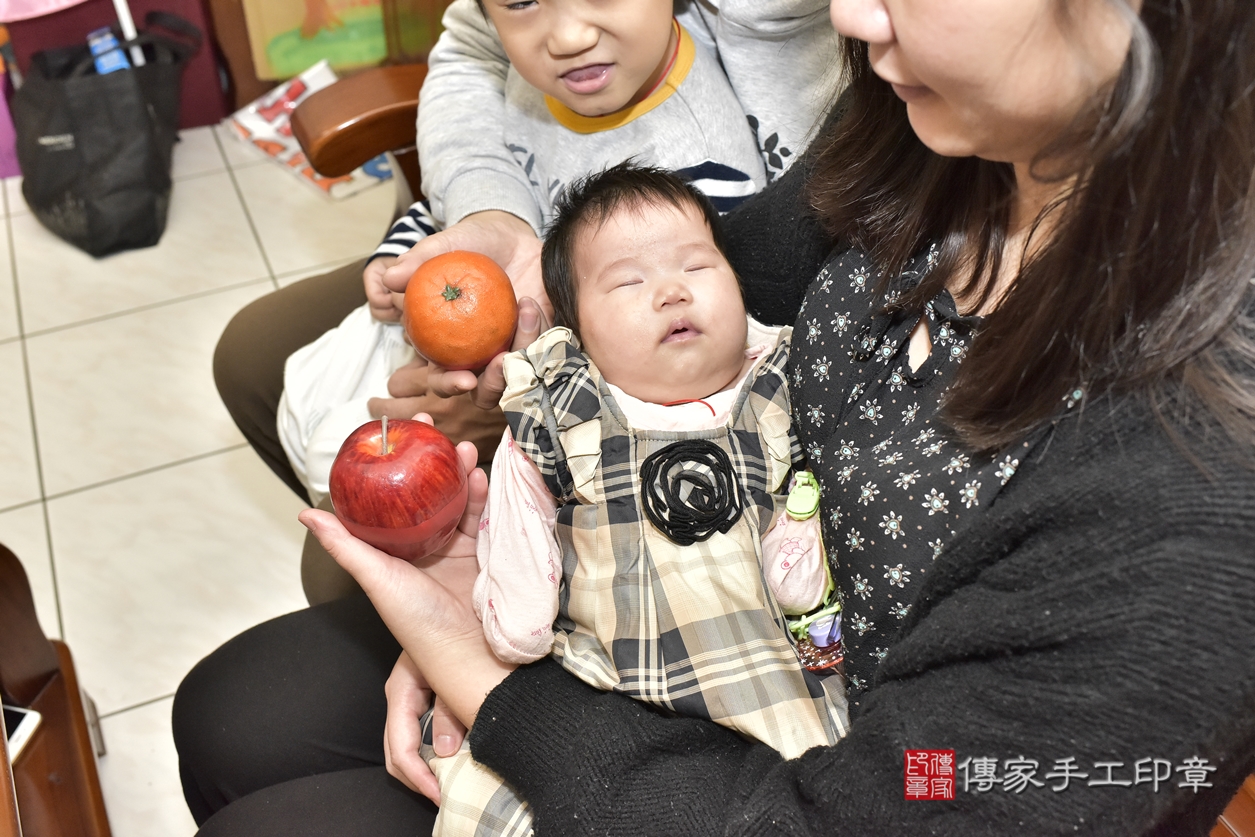 剃胎毛、滿月剃頭、嬰兒剃頭、嬰兒理髮、嬰兒剃髮、嬰兒剃胎毛、嬰兒滿月剃頭、沈寶寶剃頭、剃胎毛儀式、剃胎毛吉祥話、滿月剃頭儀式、滿月剃頭吉祥話、沈寶寶剃胎毛、沈寶寶滿月剃頭理髮、 新北市鶯歌區剃胎毛、新北市鶯歌區滿月剃頭、新北市鶯歌區嬰兒剃頭剃胎毛、新北市鶯歌區嬰兒理髮、新北市嬰兒剃髮、 沈寶寶(新北市鶯歌區到府嬰兒沈寶寶滿月剃頭理髮、到府嬰兒剃胎毛儀式吉祥話)。到府剃頭剃胎毛主持、專業拍照、DVD光碟、證書。★購買「臍帶章、肚臍章、胎毛筆刷印章」贈送：剃頭、收涎、抓周，三選一。2022.02.20照片11