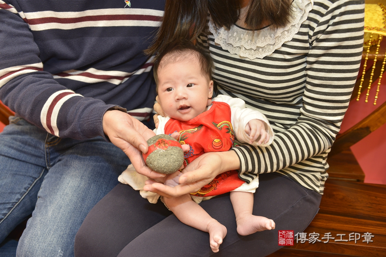 剃胎毛、滿月剃頭、嬰兒剃頭、嬰兒理髮、嬰兒剃髮、嬰兒剃胎毛、嬰兒滿月剃頭、妹妹剃頭、剃胎毛儀式、剃胎毛吉祥話、滿月剃頭儀式、滿月剃頭吉祥話、妹妹剃胎毛、妹妹滿月剃頭理髮、 新北市永和區剃胎毛、新北市永和區滿月剃頭、新北市永和區嬰兒剃頭剃胎毛、新北市永和區嬰兒理髮、新北市嬰兒剃髮、 妹妹(新北市永和區嬰兒妹妹滿月剃頭理髮、嬰兒剃胎毛儀式吉祥話)。中國風會場，爸媽寶貝穿「日中韓」古裝禮服。專業拍照、DVD光碟、證書。★購買「臍帶章、肚臍章、胎毛筆刷印章」贈送：剃頭、收涎、抓周，三選一。2022.02.24照片10