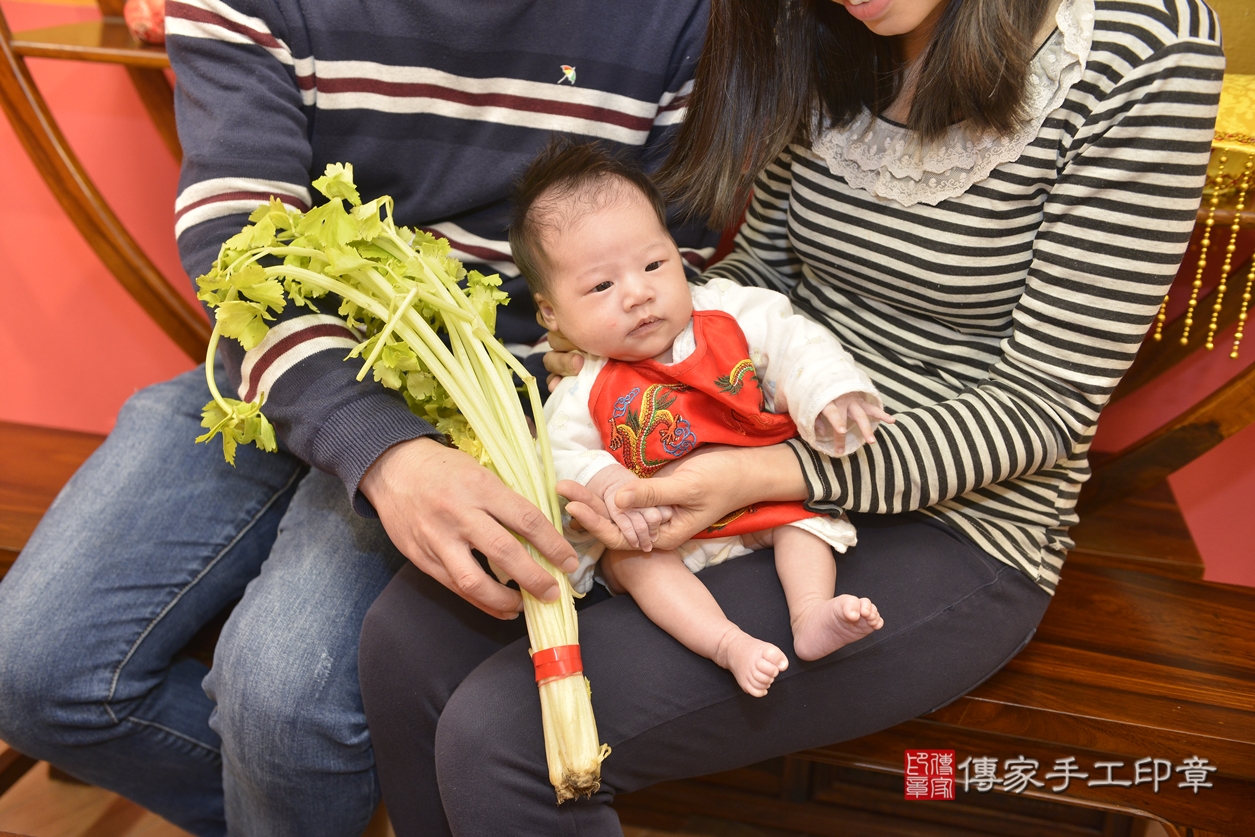 剃胎毛、滿月剃頭、嬰兒剃頭、嬰兒理髮、嬰兒剃髮、嬰兒剃胎毛、嬰兒滿月剃頭、妹妹剃頭、剃胎毛儀式、剃胎毛吉祥話、滿月剃頭儀式、滿月剃頭吉祥話、妹妹剃胎毛、妹妹滿月剃頭理髮、 新北市永和區剃胎毛、新北市永和區滿月剃頭、新北市永和區嬰兒剃頭剃胎毛、新北市永和區嬰兒理髮、新北市嬰兒剃髮、 妹妹(新北市永和區嬰兒妹妹滿月剃頭理髮、嬰兒剃胎毛儀式吉祥話)。中國風會場，爸媽寶貝穿「日中韓」古裝禮服。專業拍照、DVD光碟、證書。★購買「臍帶章、肚臍章、胎毛筆刷印章」贈送：剃頭、收涎、抓周，三選一。2022.02.24照片18