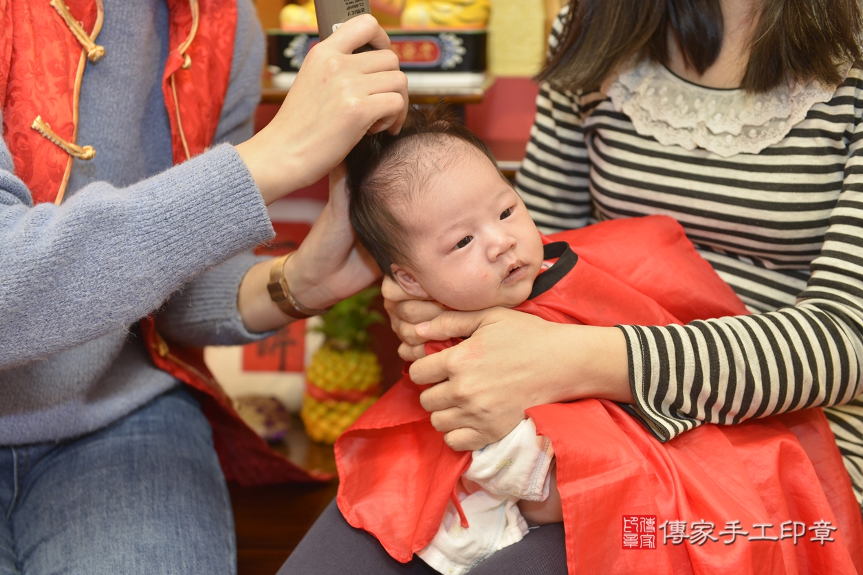 剃胎毛、滿月剃頭、嬰兒剃頭、嬰兒理髮、嬰兒剃髮、嬰兒剃胎毛、嬰兒滿月剃頭、妹妹剃頭、剃胎毛儀式、剃胎毛吉祥話、滿月剃頭儀式、滿月剃頭吉祥話、妹妹剃胎毛、妹妹滿月剃頭理髮、 新北市永和區剃胎毛、新北市永和區滿月剃頭、新北市永和區嬰兒剃頭剃胎毛、新北市永和區嬰兒理髮、新北市嬰兒剃髮、 妹妹(新北市永和區嬰兒妹妹滿月剃頭理髮、嬰兒剃胎毛儀式吉祥話)。中國風會場，爸媽寶貝穿「日中韓」古裝禮服。專業拍照、DVD光碟、證書。★購買「臍帶章、肚臍章、胎毛筆刷印章」贈送：剃頭、收涎、抓周，三選一。2022.02.24照片31