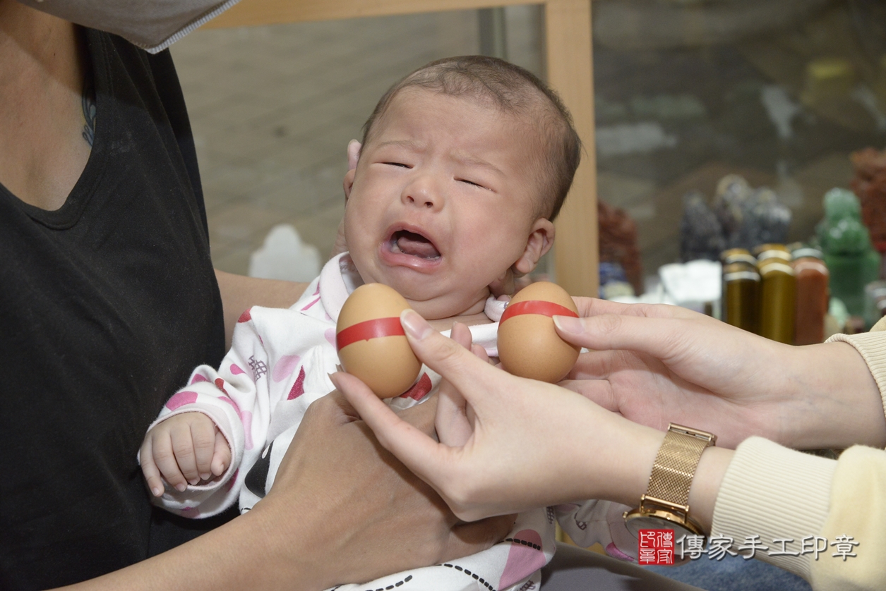 剃胎毛、滿月剃頭、嬰兒剃頭、嬰兒理髮、嬰兒剃髮、嬰兒剃胎毛、嬰兒滿月剃頭、楊寶寶剃頭、剃胎毛儀式、剃胎毛吉祥話、滿月剃頭儀式、滿月剃頭吉祥話、楊寶寶剃胎毛、楊寶寶滿月剃頭理髮、 新北市永和區剃胎毛、新北市永和區滿月剃頭、新北市永和區嬰兒剃頭剃胎毛、新北市永和區嬰兒理髮、新北市嬰兒剃髮、 楊寶寶(新北市永和區嬰兒楊寶寶滿月剃頭理髮、嬰兒剃胎毛儀式吉祥話)。中國風會場，爸媽寶貝穿「日中韓」古裝禮服。專業拍照、DVD光碟、證書。★購買「臍帶章、肚臍章、胎毛筆刷印章」贈送：剃頭、收涎、抓周，三選一。2022.03.08照片6