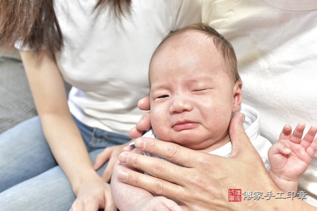 剃胎毛、滿月剃頭、嬰兒剃頭、嬰兒理髮、嬰兒剃髮、嬰兒剃胎毛、嬰兒滿月剃頭、張寶寶剃頭、剃胎毛儀式、剃胎毛吉祥話、滿月剃頭儀式、滿月剃頭吉祥話、張寶寶剃胎毛、張寶寶滿月剃頭理髮、 新北市汐止區剃胎毛、新北市汐止區滿月剃頭、新北市汐止區嬰兒剃頭剃胎毛、新北市汐止區嬰兒理髮、新北市嬰兒剃髮、 張寶寶(新北市汐止區到府嬰兒張寶寶滿月剃頭理髮、到府嬰兒剃胎毛儀式吉祥話)。到府剃頭剃胎毛主持、專業拍照、DVD光碟、證書。★購買「臍帶章、肚臍章、胎毛筆刷印章」贈送：剃頭、收涎、抓周，三選一。2022.03.12照片2