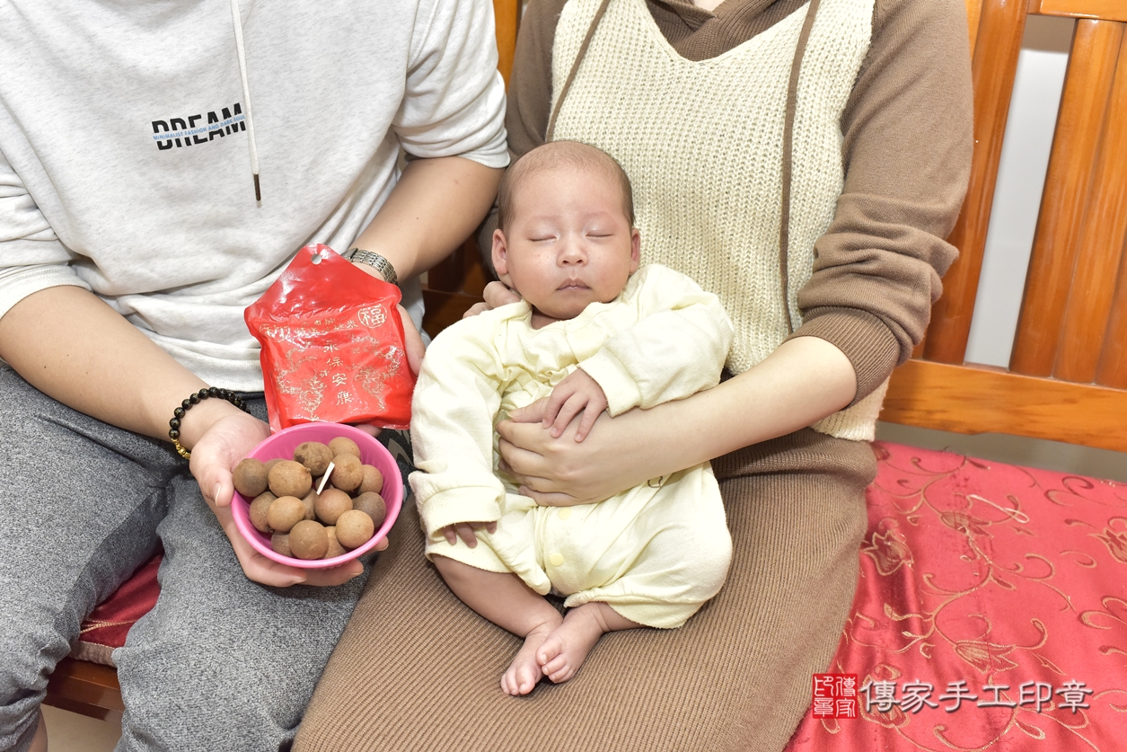 剃胎毛、滿月剃頭、嬰兒剃頭、嬰兒理髮、嬰兒剃髮、嬰兒剃胎毛、嬰兒滿月剃頭、李寶寶剃頭、剃胎毛儀式、剃胎毛吉祥話、滿月剃頭儀式、滿月剃頭吉祥話、李寶寶剃胎毛、李寶寶滿月剃頭理髮、 新北市新莊區剃胎毛、新北市新莊區滿月剃頭、新北市新莊區嬰兒剃頭剃胎毛、新北市新莊區嬰兒理髮、新北市嬰兒剃髮、 李寶寶(新北市新莊區到府嬰兒李寶寶滿月剃頭理髮、到府嬰兒剃胎毛儀式吉祥話)。到府剃頭剃胎毛主持、專業拍照、DVD光碟、證書。★購買「臍帶章、肚臍章、胎毛筆刷印章」贈送：剃頭、收涎、抓周，三選一。2022.03.13照片10