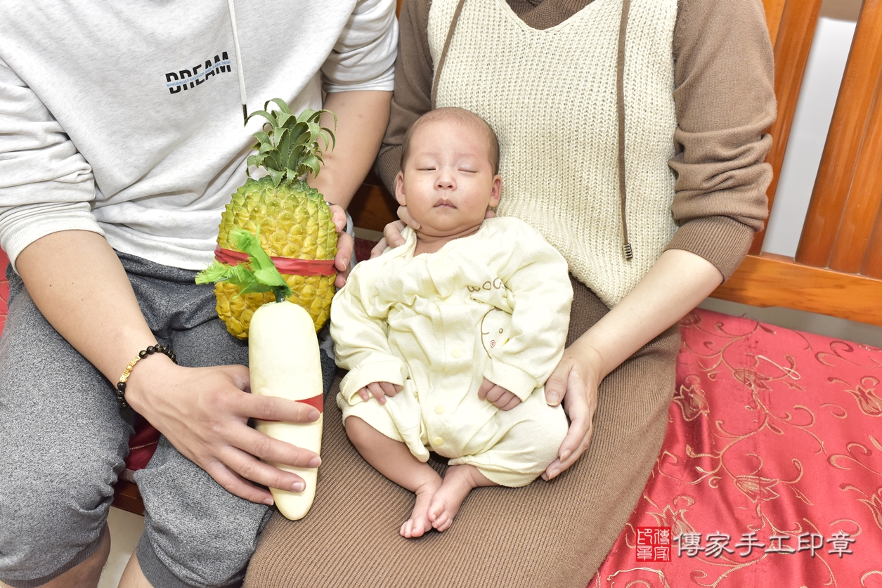 剃胎毛、滿月剃頭、嬰兒剃頭、嬰兒理髮、嬰兒剃髮、嬰兒剃胎毛、嬰兒滿月剃頭、李寶寶剃頭、剃胎毛儀式、剃胎毛吉祥話、滿月剃頭儀式、滿月剃頭吉祥話、李寶寶剃胎毛、李寶寶滿月剃頭理髮、 新北市新莊區剃胎毛、新北市新莊區滿月剃頭、新北市新莊區嬰兒剃頭剃胎毛、新北市新莊區嬰兒理髮、新北市嬰兒剃髮、 李寶寶(新北市新莊區到府嬰兒李寶寶滿月剃頭理髮、到府嬰兒剃胎毛儀式吉祥話)。到府剃頭剃胎毛主持、專業拍照、DVD光碟、證書。★購買「臍帶章、肚臍章、胎毛筆刷印章」贈送：剃頭、收涎、抓周，三選一。2022.03.13照片16