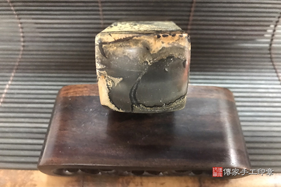 全手工噴砂印章：畢卡索畫石公司章實際成品、印章作品分享、畢卡索石印章材質介紹。傳家手工印章高雄店。2022.9.22