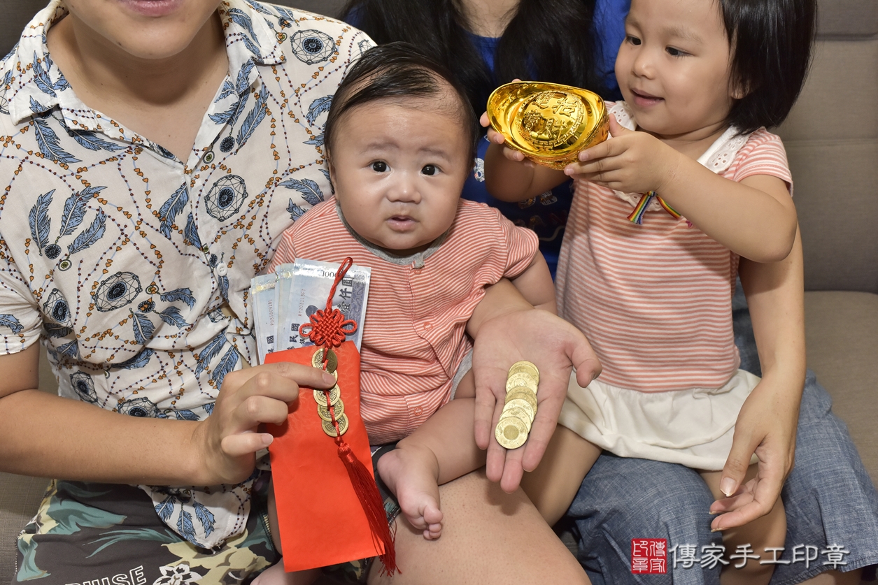 剃胎毛、滿月剃頭、嬰兒剃頭、嬰兒理髮、嬰兒剃髮、嬰兒剃胎毛、嬰兒滿月剃頭、邱寶寶剃頭、剃胎毛儀式、剃胎毛吉祥話、滿月剃頭儀式、滿月剃頭吉祥話、邱寶寶剃胎毛、邱寶寶滿月剃頭理髮、 台北市文山區剃胎毛、台北市文山區滿月剃頭、台北市文山區嬰兒剃頭剃胎毛、台北市文山區嬰兒理髮、台北市中嬰兒剃髮、 邱寶寶(台北市文山區到府嬰兒邱寶寶滿月剃頭理髮、到府嬰兒剃胎毛儀式吉祥話)。到府剃頭剃胎毛主持、專業拍照、DVD光碟、證書。★購買「臍帶章、肚臍章、胎毛筆刷印章」贈送：剃頭、收涎、抓周，三選一。2022.07.09照片18