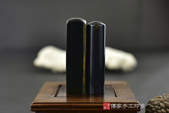 掌握權力！全手工噴砂黃藍虎眼石個人開運印章~實際成品、印章作品分享、黃藍虎眼石印章材質介紹。（個人印鑑章，開運印章，銀行印鑑章一圓一方），傳家印章台中店。2022.10.13