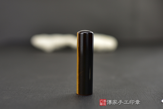 全手工噴砂~黃虎眼石實際成品、印章作品分享、黃虎眼石印章材質介紹。（銀行印鑑，一圓），傳家印章台中店。2022.11.03