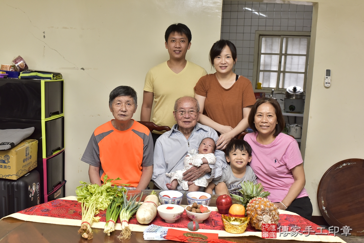 剃胎毛、滿月剃頭、嬰兒剃頭、嬰兒理髮、嬰兒剃髮、嬰兒剃胎毛、嬰兒滿月剃頭、鄭寶寶剃頭、剃胎毛儀式、剃胎毛吉祥話、滿月剃頭儀式、滿月剃頭吉祥話、鄭寶寶剃胎毛、鄭寶寶滿月剃頭理髮、 新北市林口區剃胎毛、新北市林口區滿月剃頭、新北市林口區嬰兒剃頭剃胎毛、新北市林口區嬰兒理髮、新北市林口區嬰兒剃髮、 鄭寶寶(新北市林口區到府嬰兒鄭寶寶滿月剃頭理髮、到府嬰兒剃胎毛儀式吉祥話)。到府剃頭剃胎毛主持、專業拍照、DVD光碟、證書。★購買「臍帶章、肚臍章、胎毛筆刷印章」贈送：剃頭、收涎、抓周，三選一。2022.11.28照片3