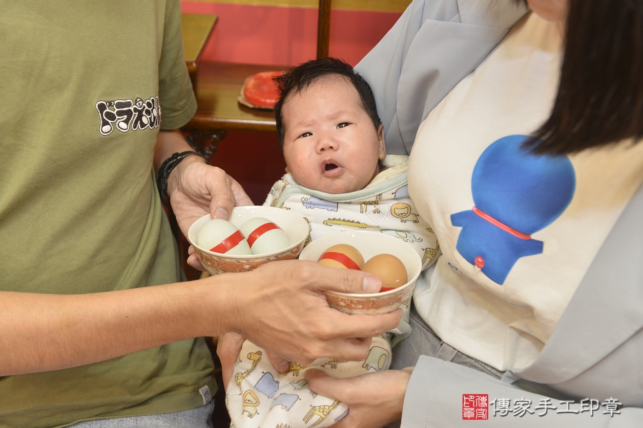 剃胎毛、滿月剃頭、嬰兒剃頭、嬰兒理髮、嬰兒剃髮、嬰兒剃胎毛、嬰兒滿月剃頭、陳寶寶剃頭、剃胎毛儀式、剃胎毛吉祥話、滿月剃頭儀式、滿月剃頭吉祥話、陳寶寶剃胎毛、陳寶寶滿月剃頭理髮、 新北市永和區剃胎毛、新北市永和區滿月剃頭、新北市永和區嬰兒剃頭剃胎毛、新北市永和區嬰兒理髮、新北市永和區嬰兒剃髮、 陳寶寶(新北市永和區嬰兒陳寶寶滿月剃頭理髮、嬰兒剃胎毛儀式吉祥話)。中國風會場，爸媽寶貝穿「日中韓」古裝禮服。專業拍照、DVD光碟、證書。★購買「臍帶章、肚臍章、胎毛筆刷印章」贈送：剃頭、收涎、抓周，三選一。2022.11.29照片2