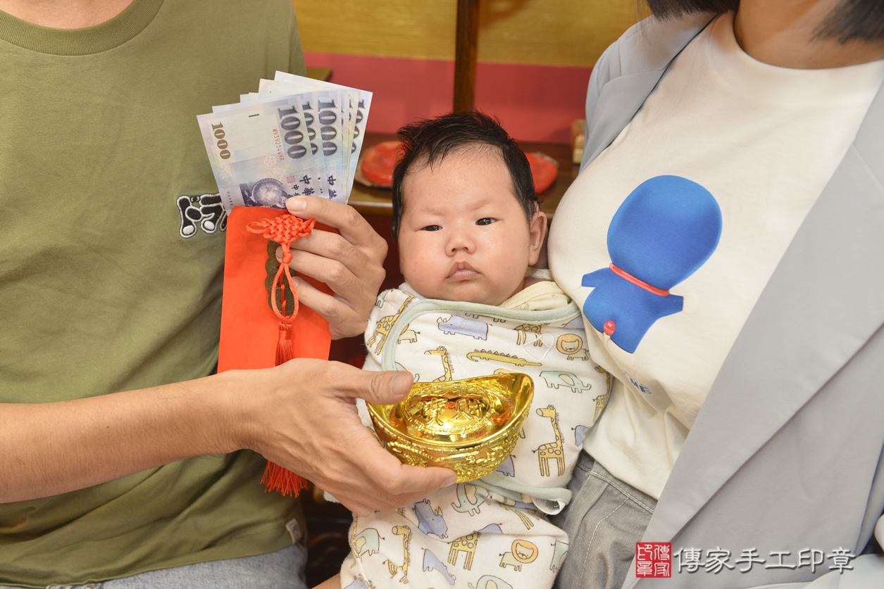 剃胎毛、滿月剃頭、嬰兒剃頭、嬰兒理髮、嬰兒剃髮、嬰兒剃胎毛、嬰兒滿月剃頭、陳寶寶剃頭、剃胎毛儀式、剃胎毛吉祥話、滿月剃頭儀式、滿月剃頭吉祥話、陳寶寶剃胎毛、陳寶寶滿月剃頭理髮、 新北市永和區剃胎毛、新北市永和區滿月剃頭、新北市永和區嬰兒剃頭剃胎毛、新北市永和區嬰兒理髮、新北市永和區嬰兒剃髮、 陳寶寶(新北市永和區嬰兒陳寶寶滿月剃頭理髮、嬰兒剃胎毛儀式吉祥話)。中國風會場，爸媽寶貝穿「日中韓」古裝禮服。專業拍照、DVD光碟、證書。★購買「臍帶章、肚臍章、胎毛筆刷印章」贈送：剃頭、收涎、抓周，三選一。2022.11.29照片7