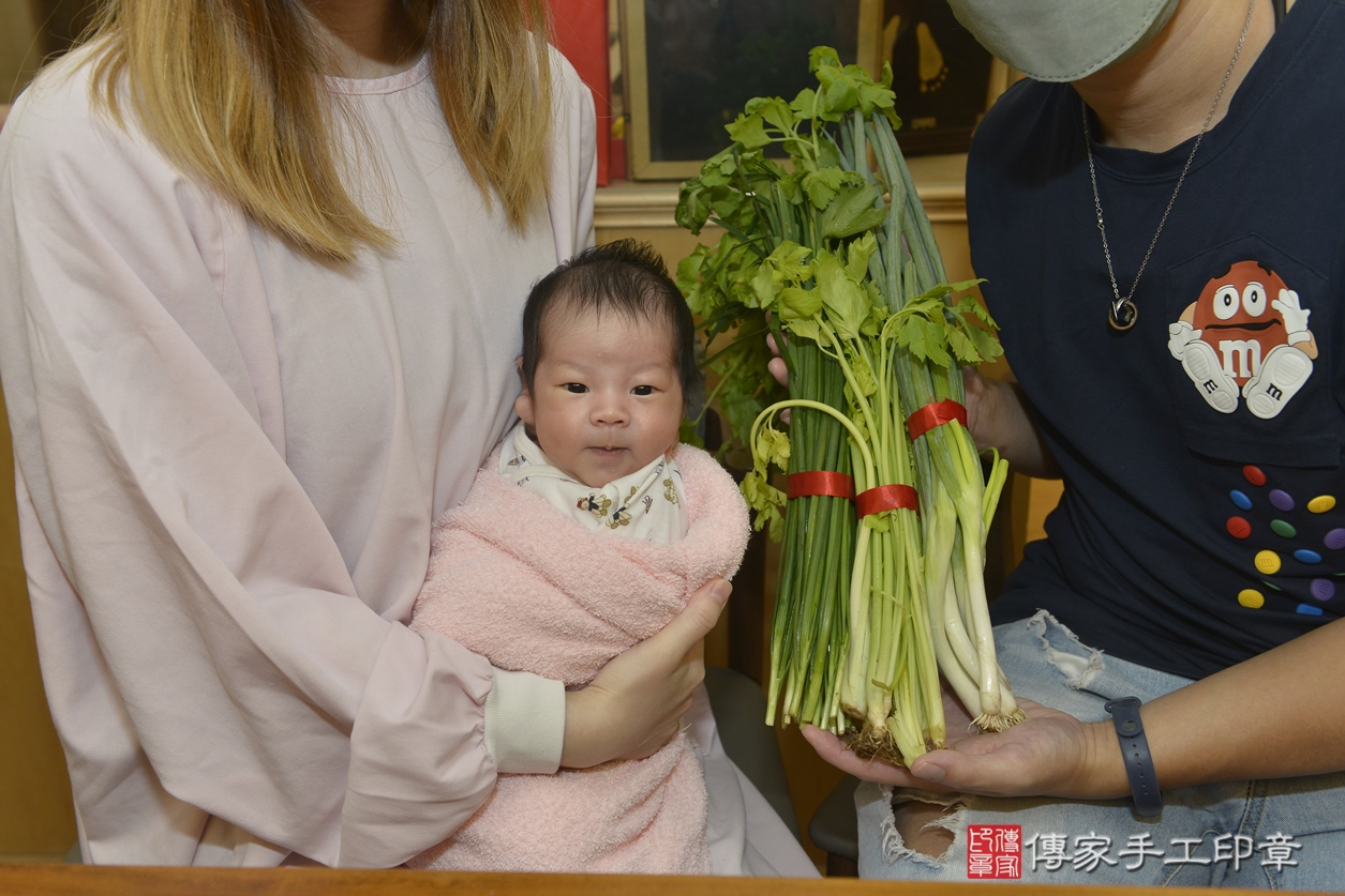 剃胎毛、滿月剃頭、嬰兒剃頭、嬰兒理髮、嬰兒剃髮、嬰兒剃胎毛、嬰兒滿月剃頭、曾寶寶剃頭、剃胎毛儀式、剃胎毛吉祥話、滿月剃頭儀式、滿月剃頭吉祥話、曾寶寶剃胎毛、曾寶寶滿月剃頭理髮、 新北市淡水區剃胎毛、新北市淡水區滿月剃頭、新北市淡水區嬰兒剃頭剃胎毛、新北市淡水區嬰兒理髮、新北市淡水區嬰兒剃髮、 曾寶寶(新北市淡水區到府嬰兒曾寶寶滿月剃頭理髮、到府嬰兒剃胎毛儀式吉祥話)。到府剃頭剃胎毛主持、專業拍照、DVD光碟、證書。★購買「臍帶章、肚臍章、胎毛筆刷印章」贈送：剃頭、收涎、抓周，三選一。2022.12.01照片5