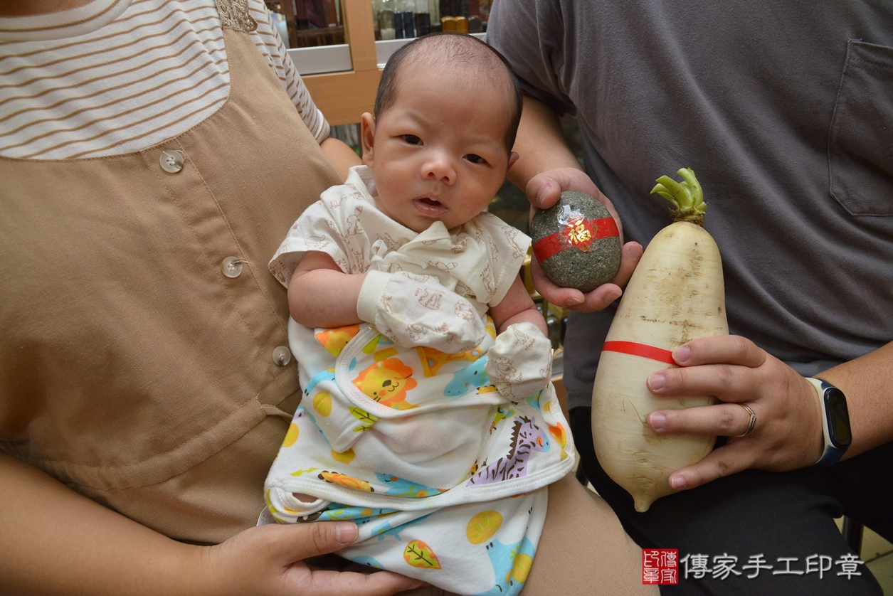 剃胎毛、滿月剃頭、嬰兒剃頭、嬰兒理髮、嬰兒剃髮、嬰兒剃胎毛、嬰兒滿月剃頭、余寶寶剃頭、剃胎毛儀式、剃胎毛吉祥話、滿月剃頭儀式、滿月剃頭吉祥話、余寶寶剃胎毛、余寶寶滿月剃頭理髮、 桃園市八德區剃胎毛、桃園市八德區滿月剃頭、桃園市八德區嬰兒剃頭剃胎毛、桃園市八德區嬰兒理髮、桃園市八德區嬰兒剃髮、 余寶寶(新北市永和區嬰兒余寶寶滿月剃頭理髮、嬰兒剃胎毛儀式吉祥話)。中國風會場，爸媽寶貝穿「日中韓」古裝禮服。專業拍照、DVD光碟、證書。★購買「臍帶章、肚臍章、胎毛筆刷印章」贈送：剃頭、收涎、抓周，三選一。2022.12.04照片3