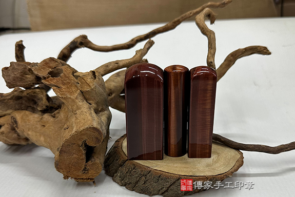 南非紅虎眼石 全手工噴砂公司大大小章實際成品、印章作品分享、紅虎眼石印章材質介紹。傳家手工印章新竹店。2023.06.26