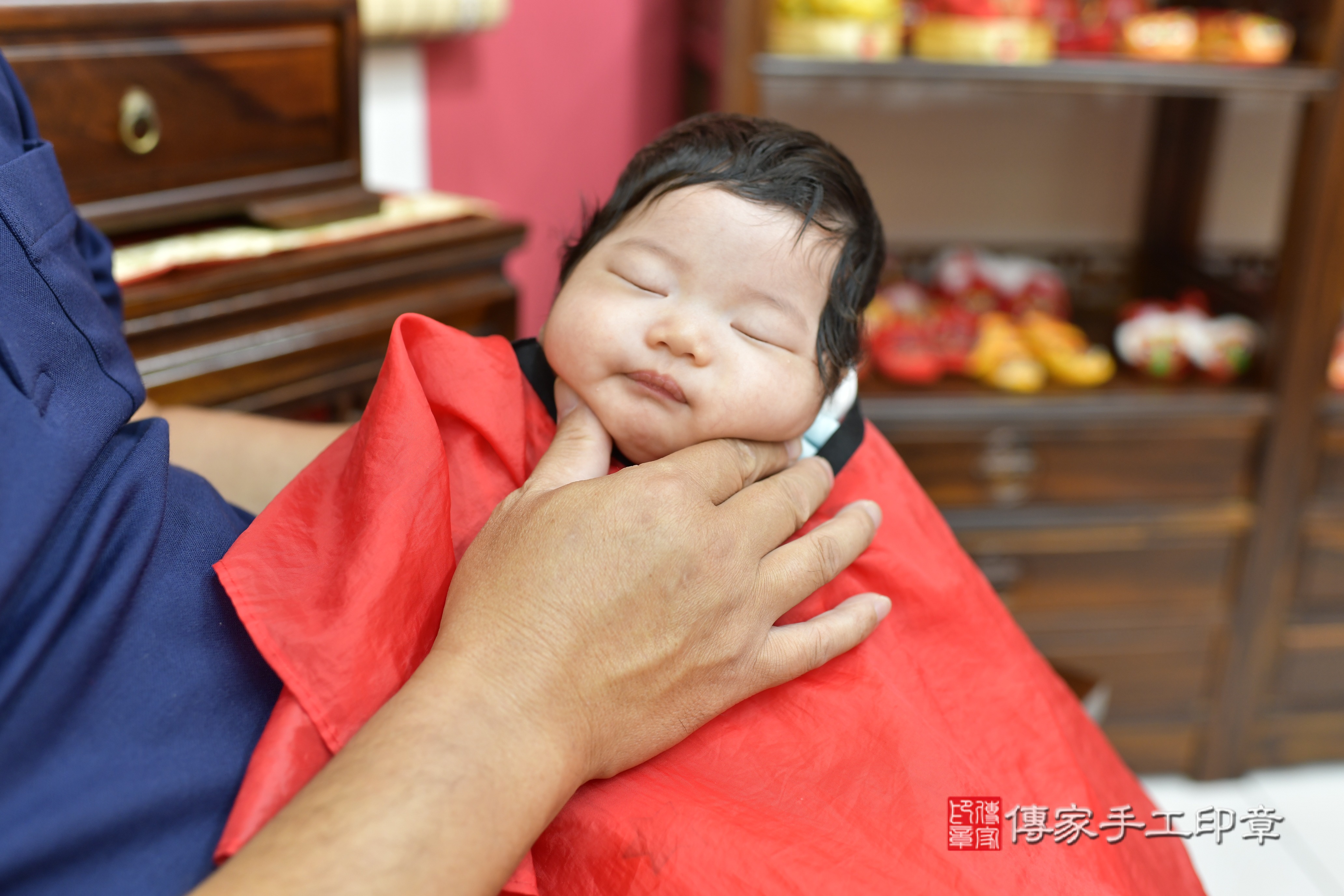 范寶寶(高雄市鳳山區來店嬰兒范寶寶滿月剃頭理髮、到府嬰兒剃胎毛儀式吉祥話)。到府剃頭剃胎毛主持、專業拍照、證書。★購買「臍帶章、肚臍章、胎毛筆刷印章」贈送：剃頭、收涎、抓周，三選一。2023.7.25