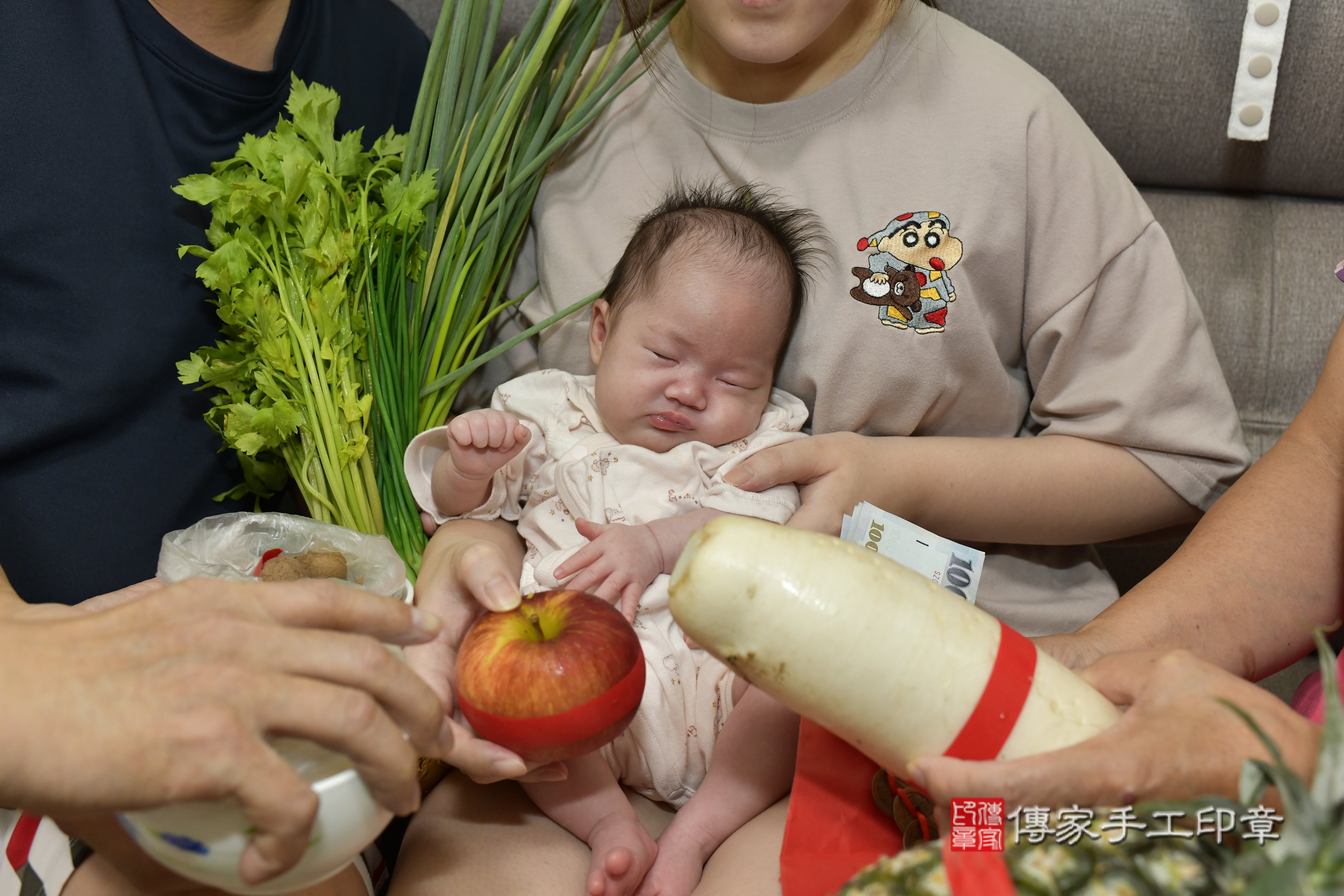 張寶寶(高雄市鳳山區到府嬰兒張寶寶滿月剃頭理髮、到府嬰兒剃胎毛儀式吉祥話)。到府剃頭剃胎毛主持、專業拍照、證書。★購買「臍帶章、肚臍章、胎毛筆刷印章」贈送：剃頭、收涎、抓周，三選一。2023.8.06