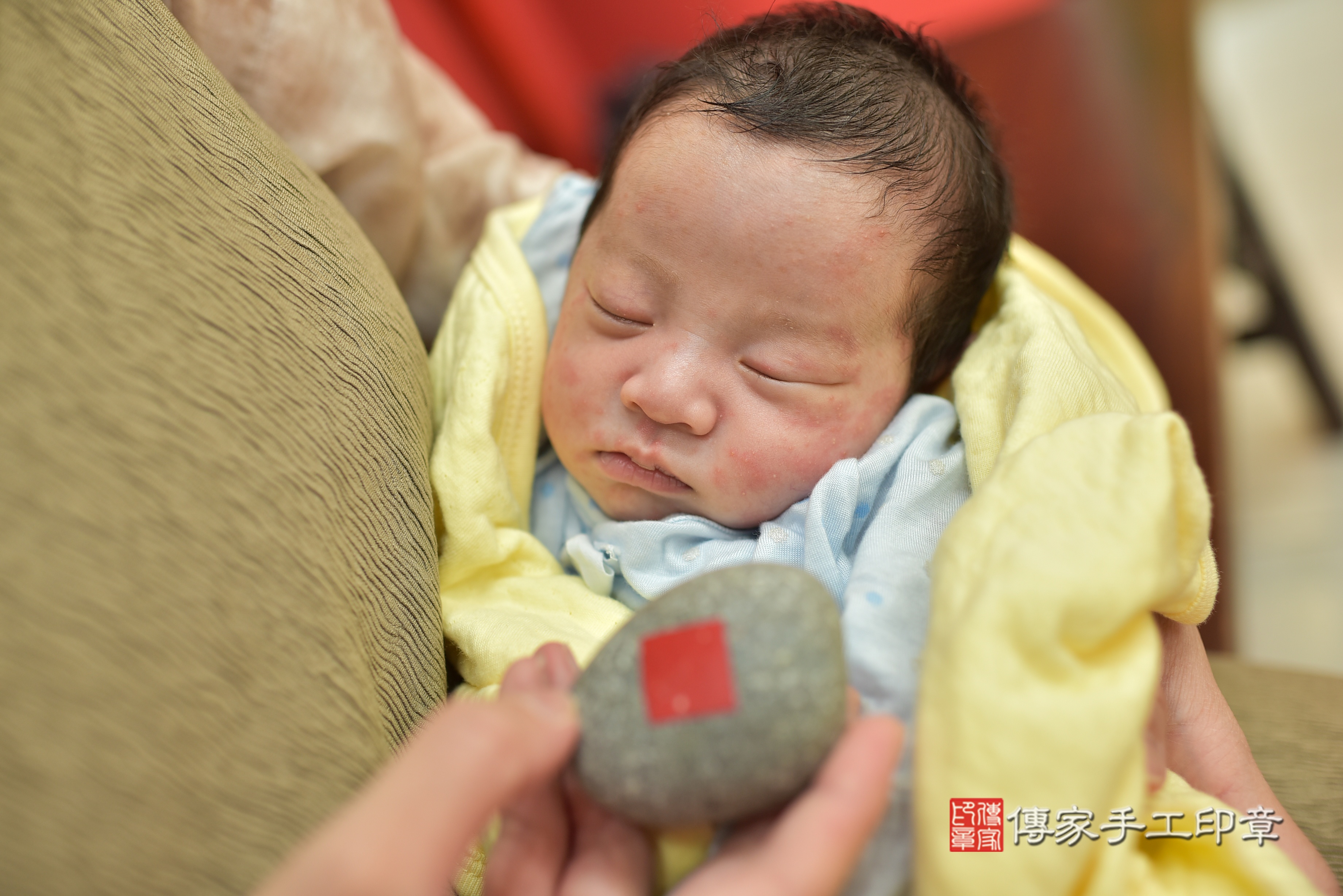 李寶寶(新竹市香山區來店嬰兒李寶寶滿月剃頭理髮、到府嬰兒剃胎毛儀式吉祥話)。到府剃頭剃胎毛主持、專業拍照、證書。★購買「臍帶章、肚臍章、胎毛筆刷印章」贈送：剃頭、收涎、抓周，三選一。2023.9.02