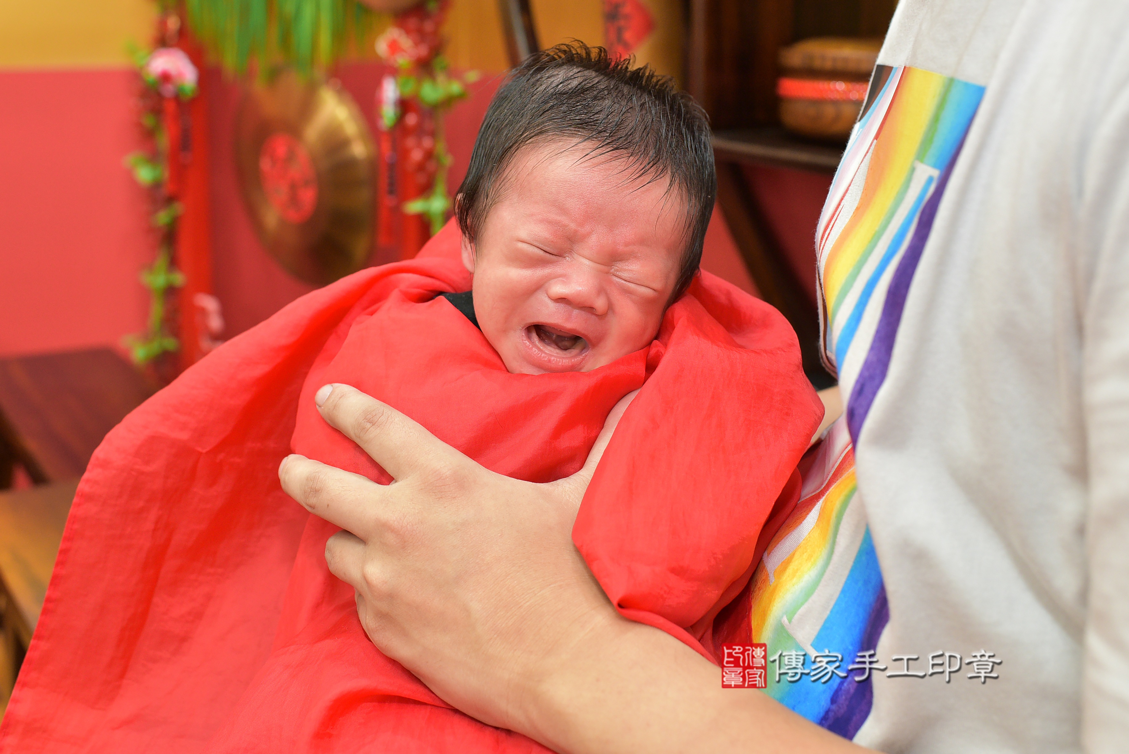 呂寶寶(桃園市八德區來店嬰兒呂寶寶滿月剃頭理髮、來店嬰兒剃胎毛儀式吉祥話)。來店剃頭剃胎毛主持、專業拍照、DVD光碟、證書。★購買「臍帶章、肚臍章、胎毛筆刷印章」贈送：剃頭、收涎、抓周，三選一。2023.08.17