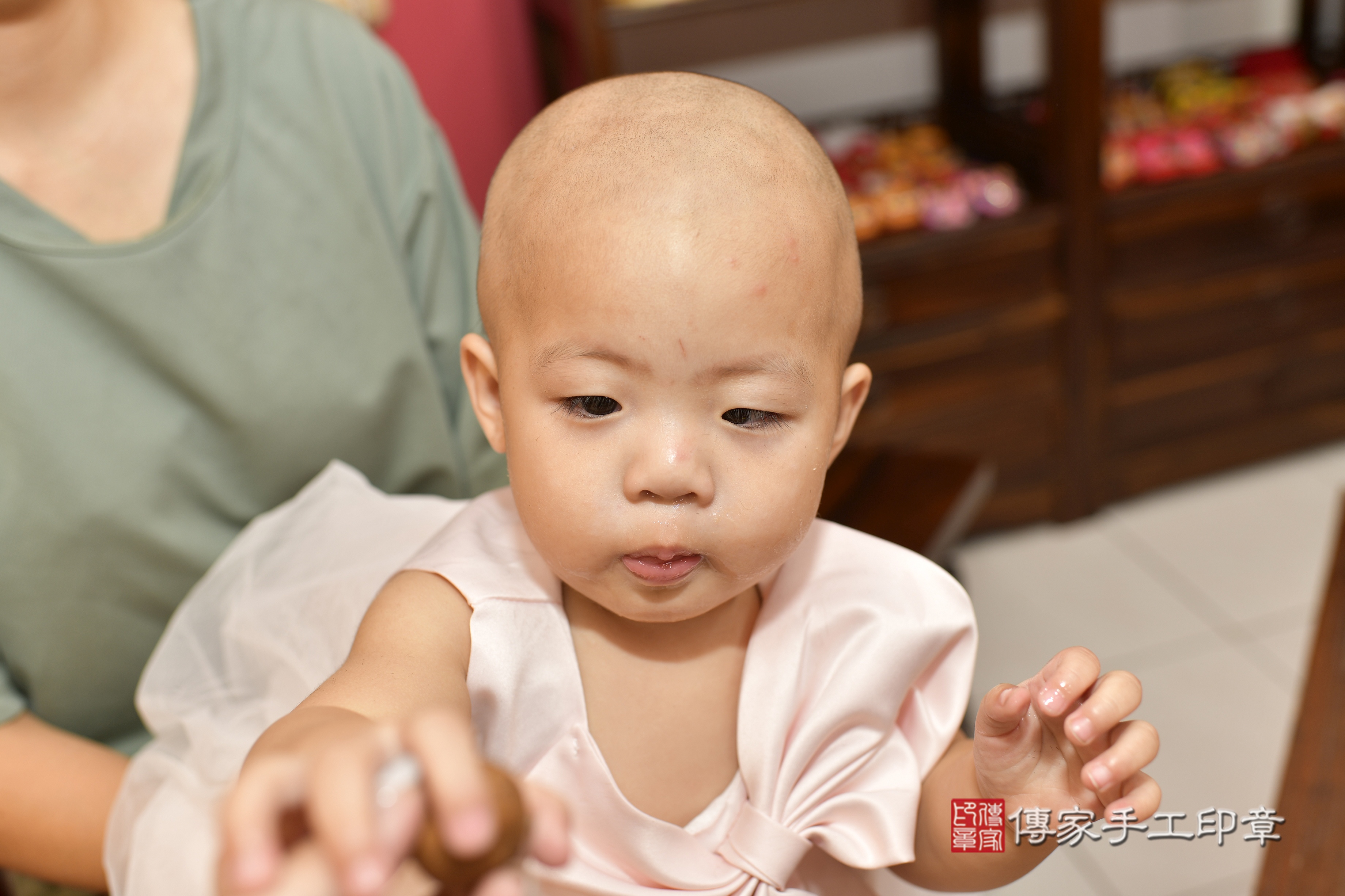 蘇寶寶(雙胞胎)(新竹市香山區來店嬰兒蘇寶寶(雙胞胎)滿月剃頭理髮、到府嬰兒剃胎毛儀式吉祥話)。到府剃頭剃胎毛主持、專業拍照、證書。★購買「臍帶章、肚臍章、胎毛筆刷印章」贈送：剃頭、收涎、抓周，三選一。2023.9.10