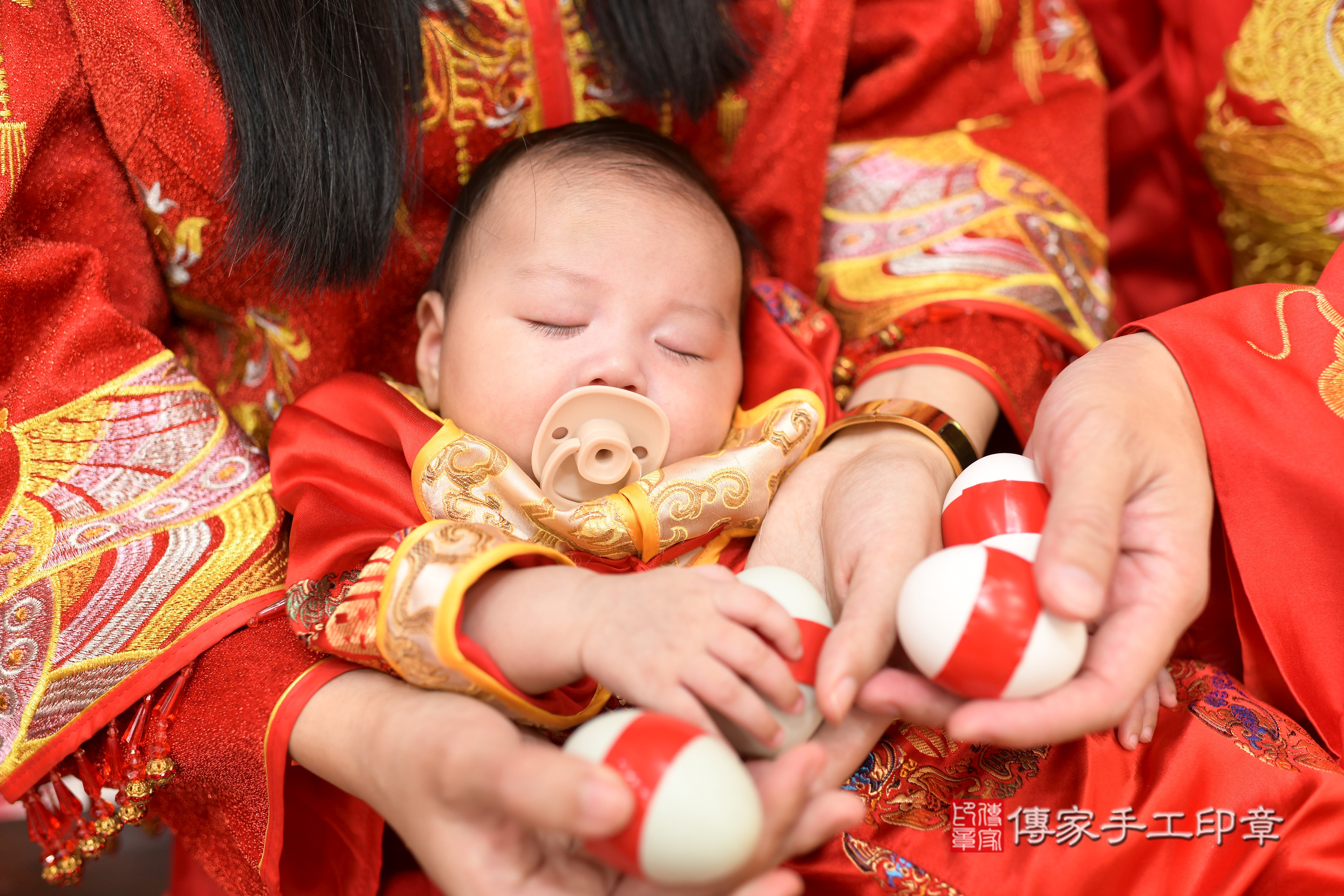 李寶寶(高雄市鳳山區來店嬰兒李寶寶滿月剃頭理髮、到府嬰兒剃胎毛儀式吉祥話)。到府剃頭剃胎毛主持、專業拍照、證書。★購買「臍帶章、肚臍章、胎毛筆刷印章」贈送：剃頭、收涎、抓周，三選一。2023.9.26