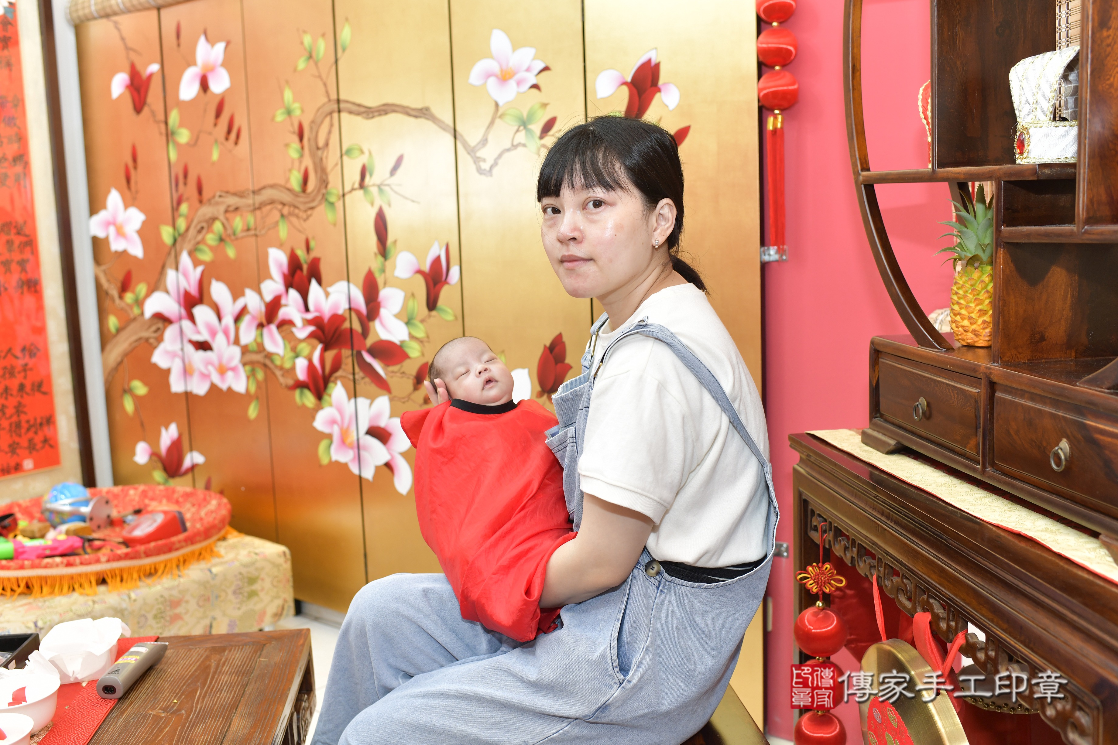 林寶寶(新竹市香山區來店嬰兒林寶寶滿月剃頭理髮、到府嬰兒剃胎毛儀式吉祥話)。到府剃頭剃胎毛主持、專業拍照、證書。★購買「臍帶章、肚臍章、胎毛筆刷印章」贈送：剃頭、收涎、抓周，三選一。2023.10.08