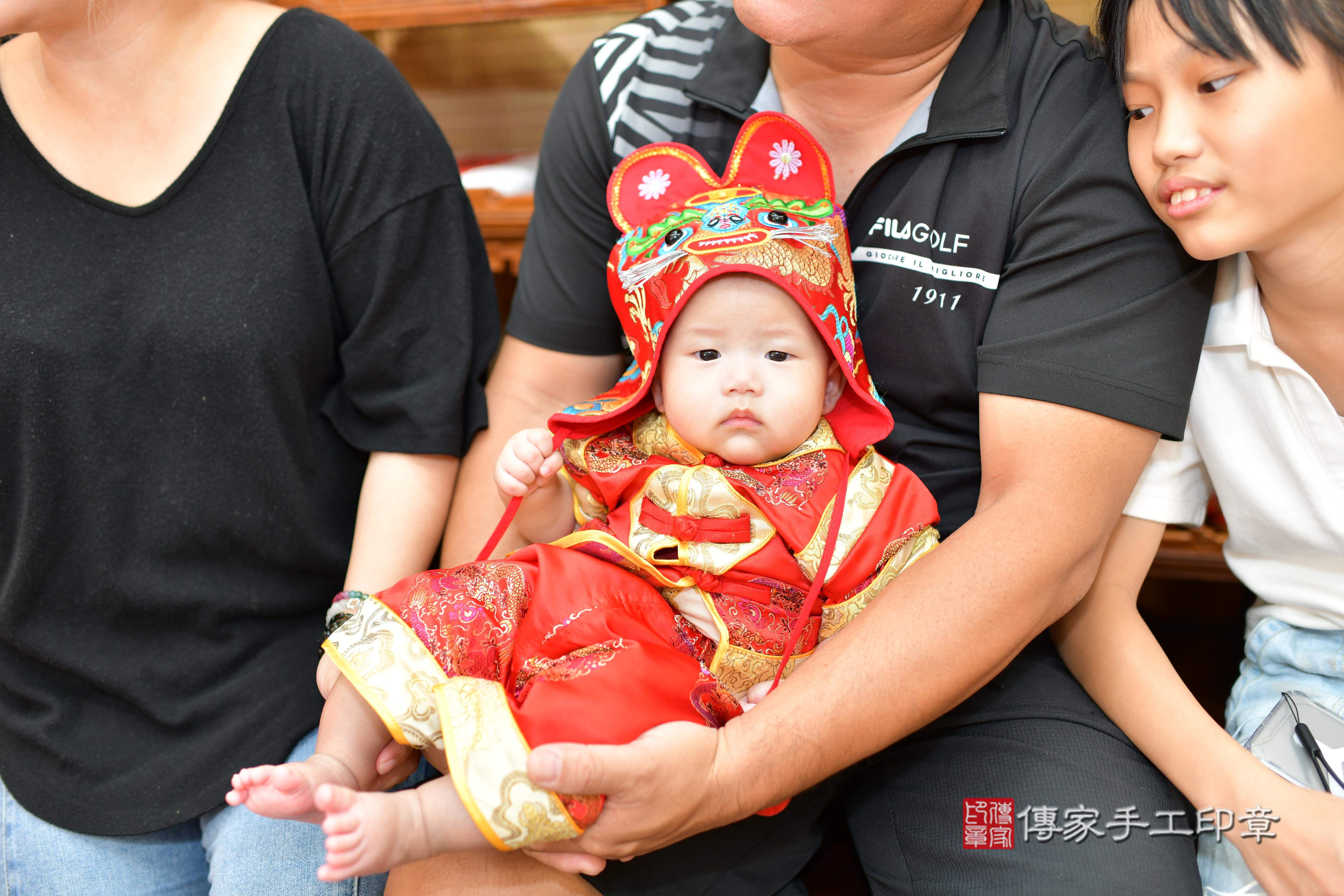 台南市永康區鄭寶寶收涎推薦：傳家台南店收涎中國風會場，嬰兒古禮收涎收口水流程儀式、收涎吉祥話、收涎餅乾、收涎拍照。收涎證書。2023.10.10