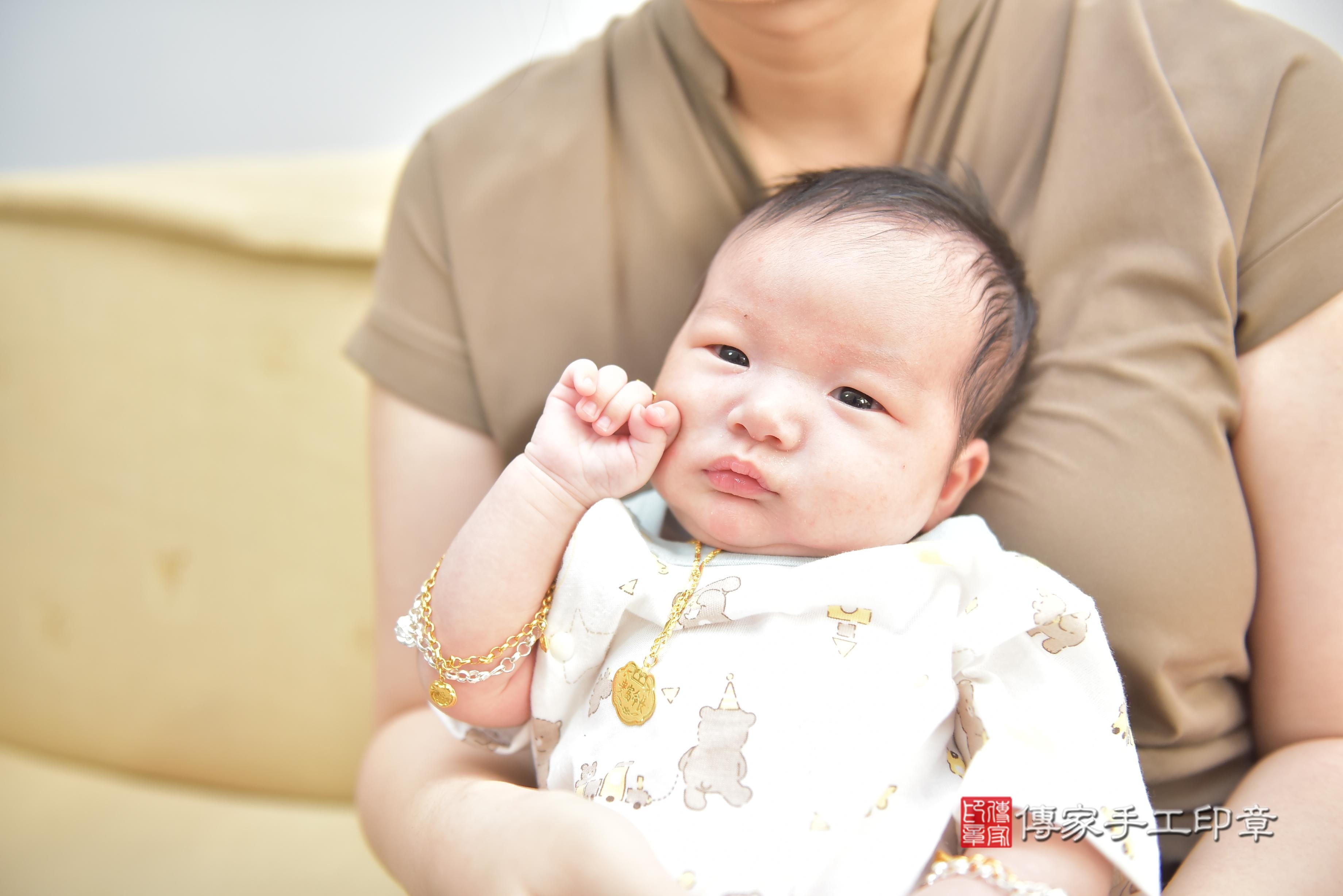 范寶寶(台中市北區到府嬰兒范寶寶滿月剃頭理髮、到府嬰兒剃胎毛儀式吉祥話)。到府剃頭剃胎毛主持、專業拍照、證書。★購買「臍帶章、肚臍章、胎毛筆刷印章」贈送：剃頭、收涎、抓周，三選一。2023.10.21