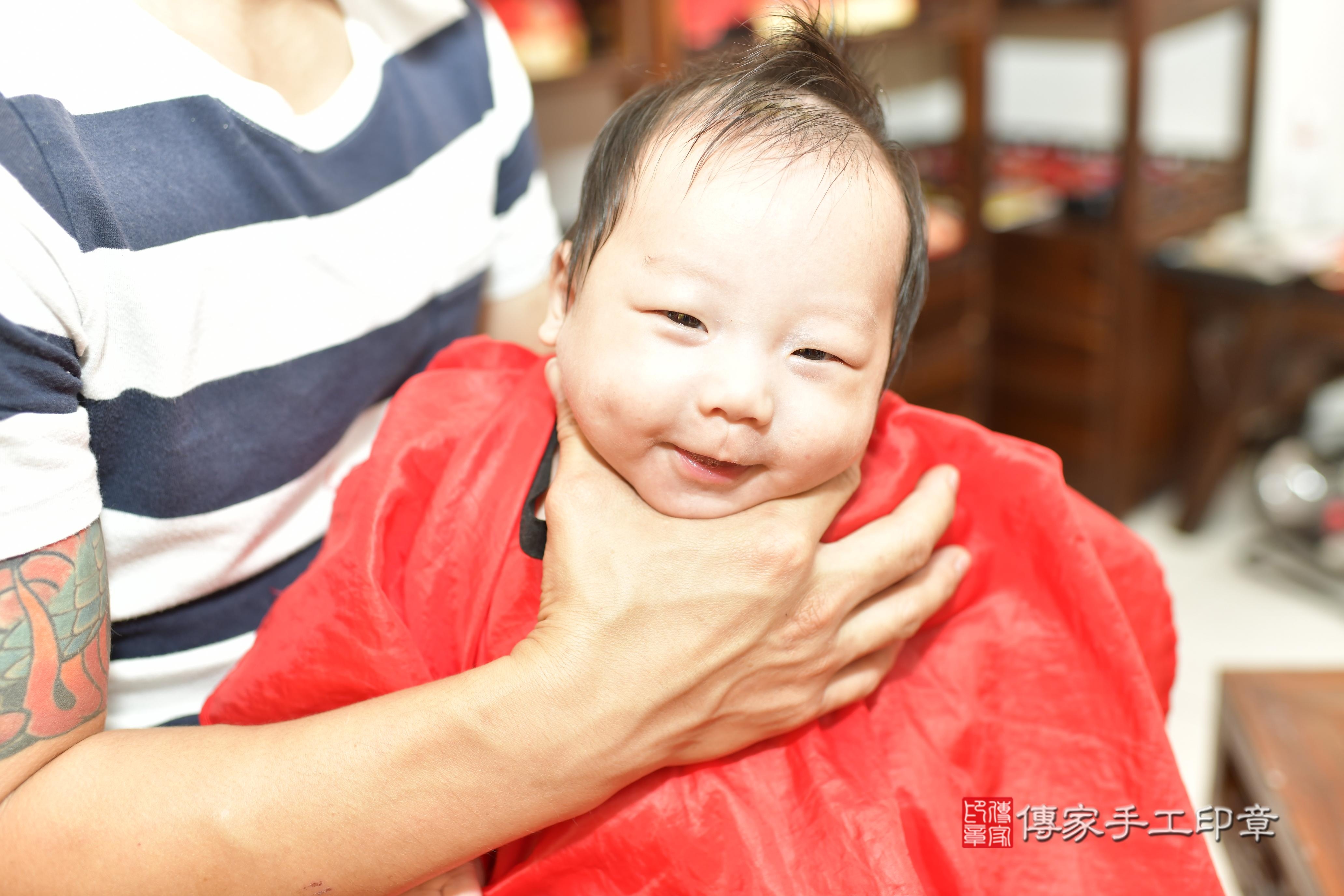 張寶寶(新竹市香山區來店嬰兒張寶寶滿月剃頭理髮、到府嬰兒剃胎毛儀式吉祥話)。來店剃頭剃胎毛主持、專業拍照、證書。★購買「臍帶章、肚臍章、胎毛筆刷印章」贈送：剃頭、收涎、抓周，三選一。2023.10.30