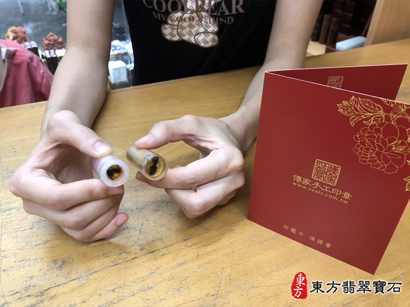 顧客滿意推薦開運臍髮印章-新北市中和區-薛小姐。印章材質：電刻赤牛角、半手工噴砂粉晶。112.07.08