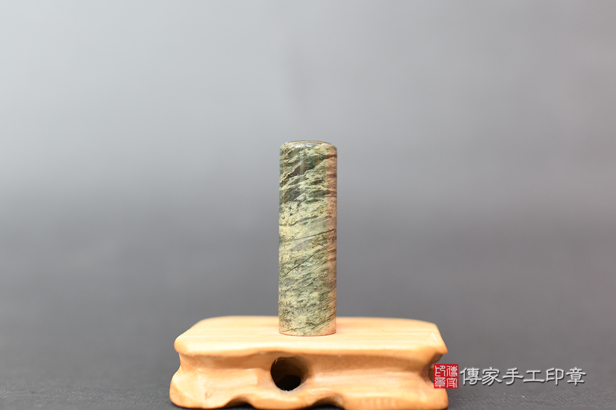 象徵長壽的綠,絲滑髮絲聚財-綠髮彩玉 傳家手工印章 高雄店112.11.7