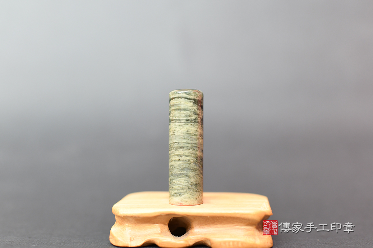 象徵長壽的綠,絲滑髮絲聚財-綠髮彩玉 傳家手工印章 高雄店112.11.7